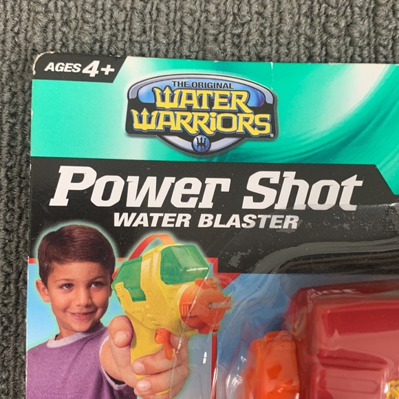 Water Warriors Power Shot Water Blaster With Equalizer Trigger Red BuzzBee Toys - Picture 3 of 8